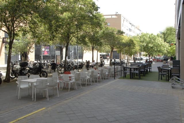 Commercieel te huur in Sevilla stad - € 2.930 (Ref: 9998870)