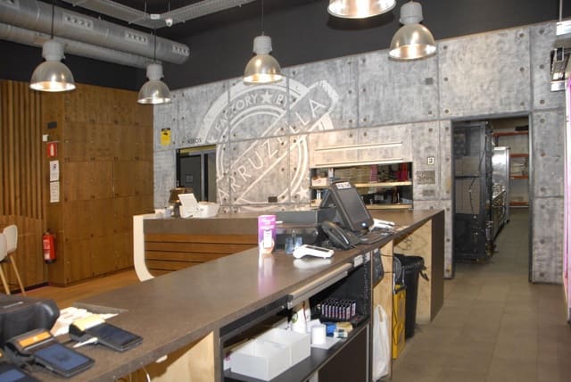 Commercieel te huur in Sevilla stad - € 2.930 (Ref: 9998870)