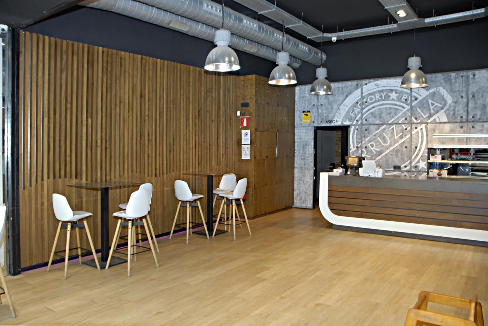 Local Commercial à louer à Seville ville - 2 930 € (Ref: 9998870)
