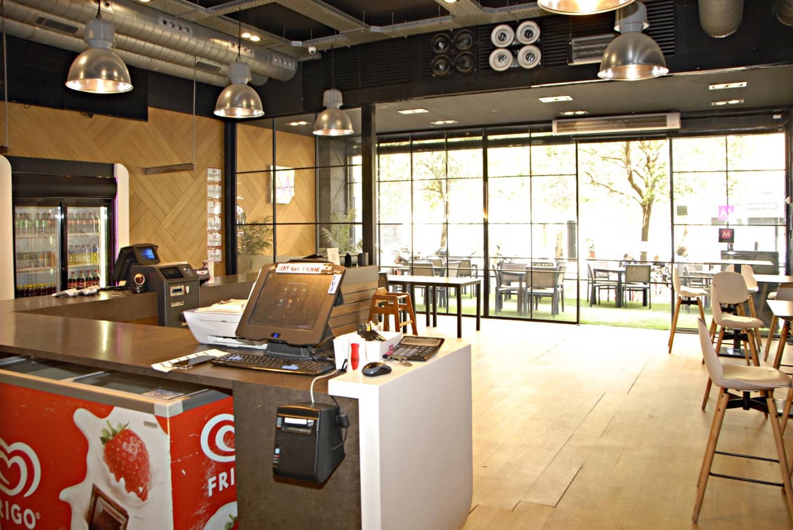 Local Commercial à louer à Seville ville - 2 930 € (Ref: 9998870)