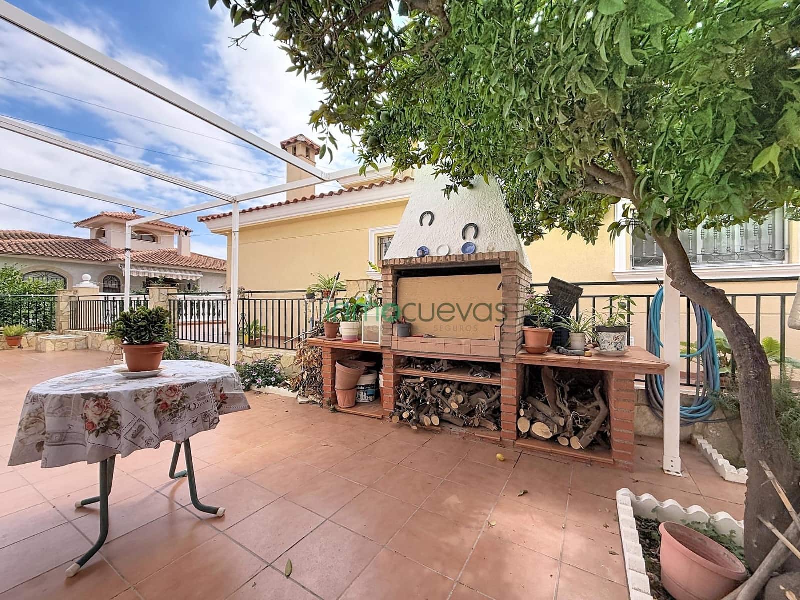 3 bedroom Villa for sale in Cuevas del Almanzora with garage - € 259,000 (Ref: 10155376)