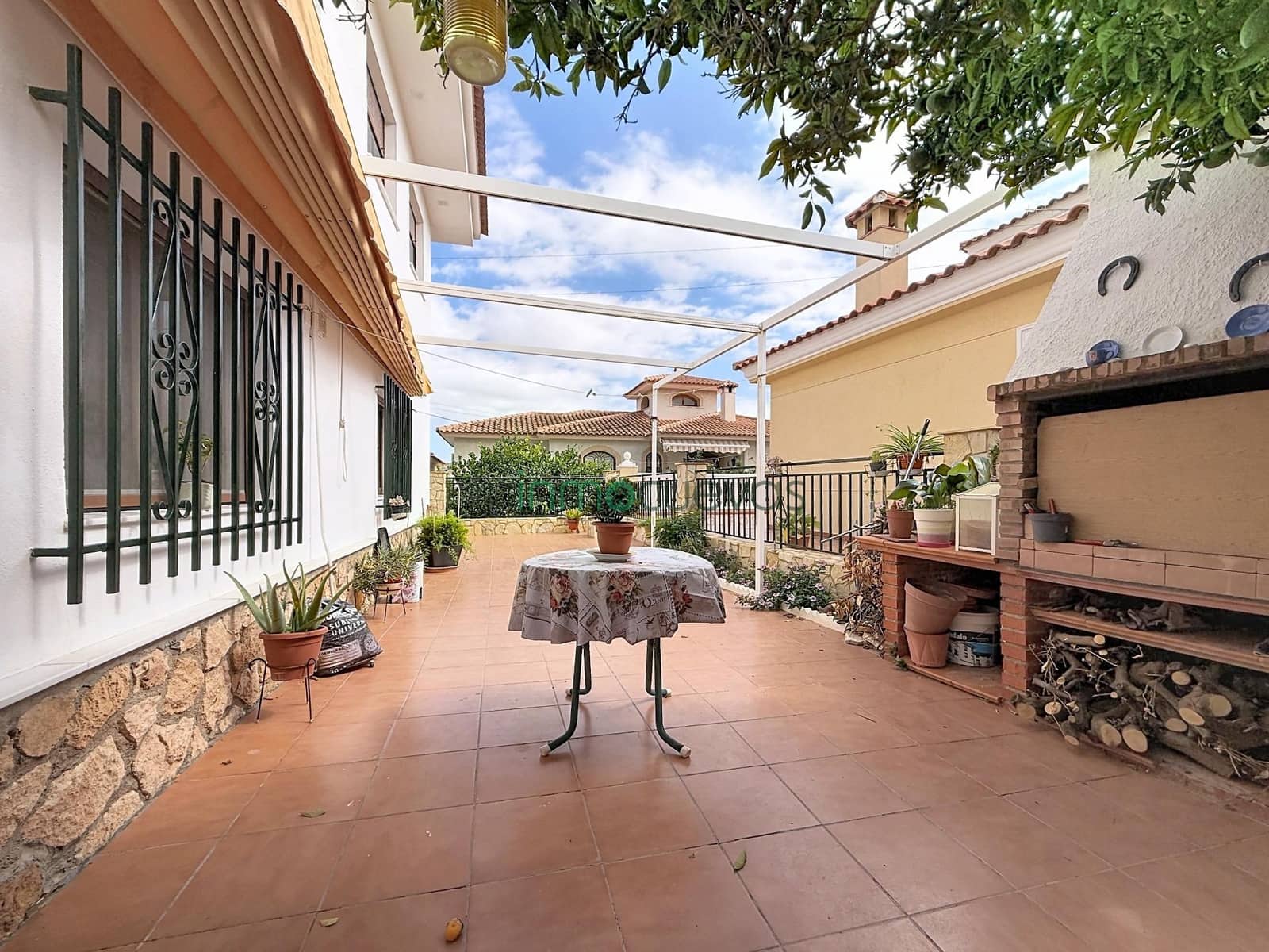 3 bedroom Villa for sale in Cuevas del Almanzora with garage - € 259,000 (Ref: 10155376)