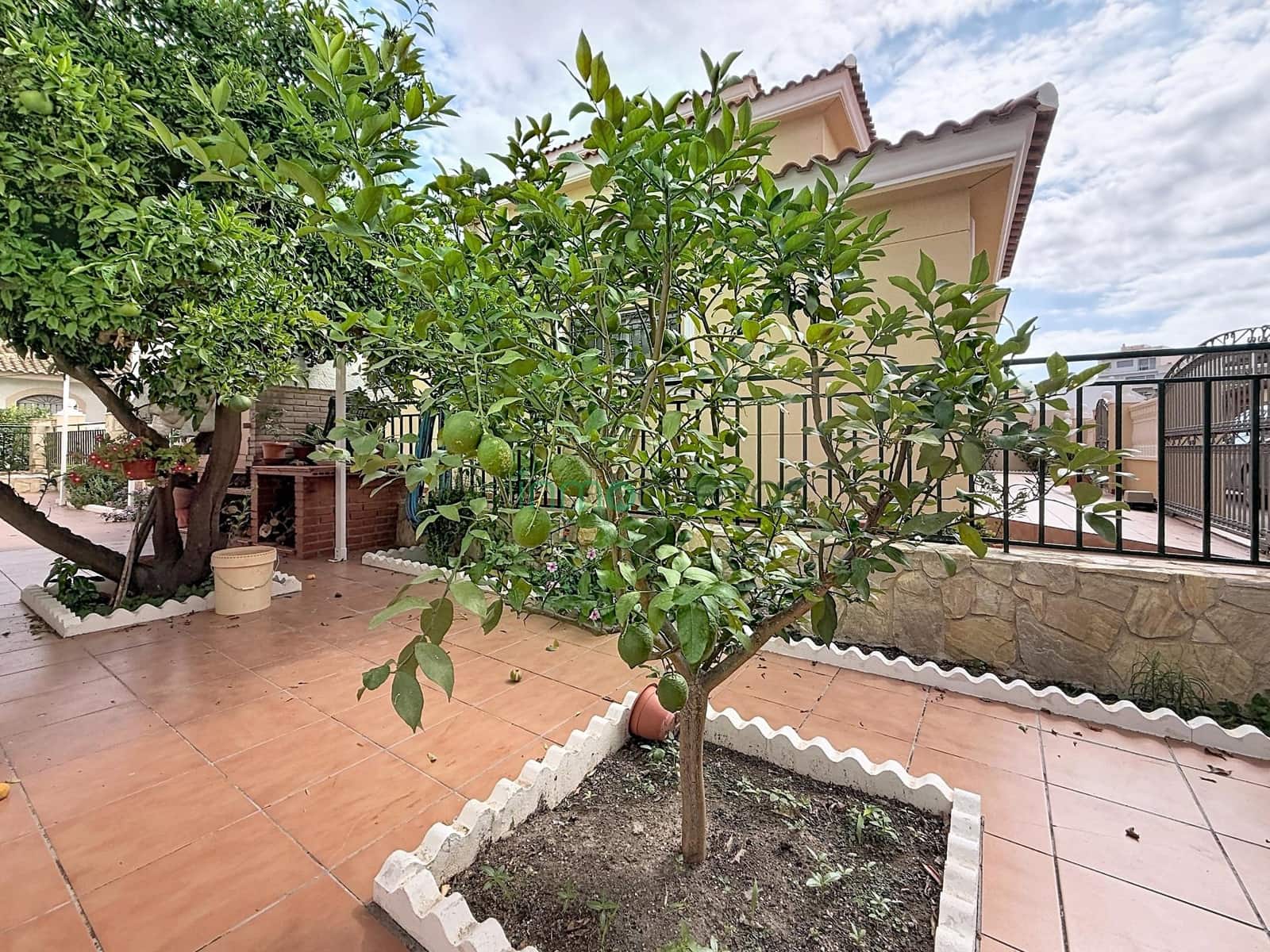 3 bedroom Villa for sale in Cuevas del Almanzora with garage - € 259,000 (Ref: 10155376)