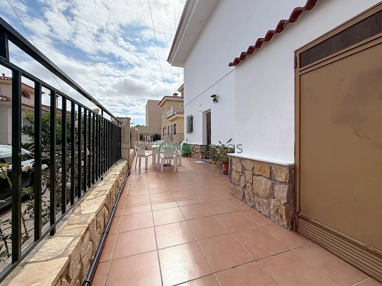 3 bedroom Villa for sale in Cuevas del Almanzora with garage - € 259,000 (Ref: 10155376)