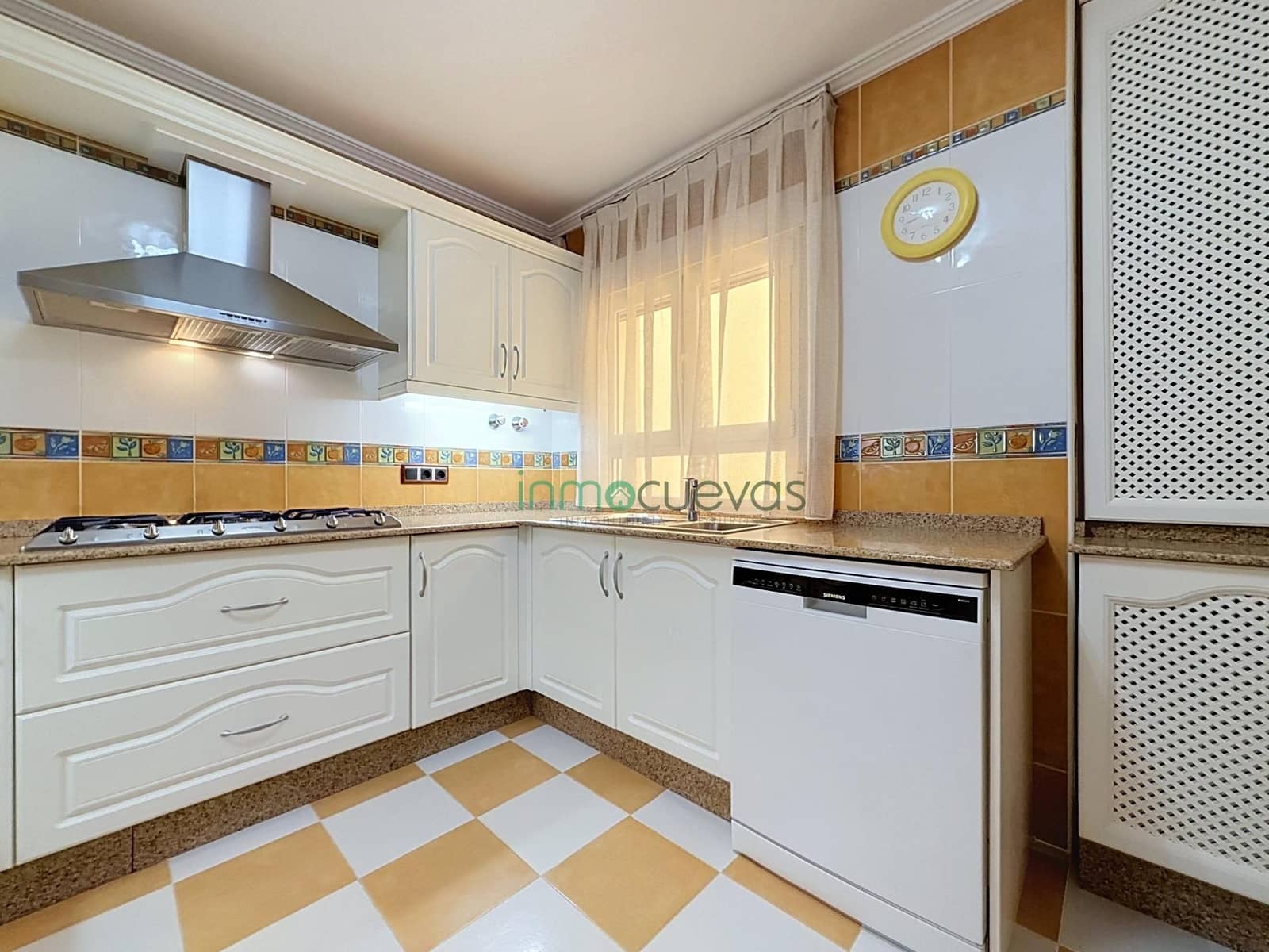 5 bedroom Flat for sale in Cuevas del Almanzora - € 160,000 (Ref: 10159824)