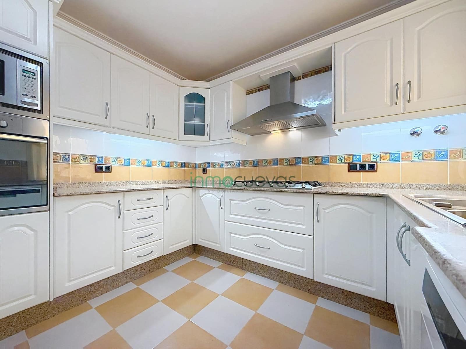 5 bedroom Flat for sale in Cuevas del Almanzora - € 160,000 (Ref: 10159824)