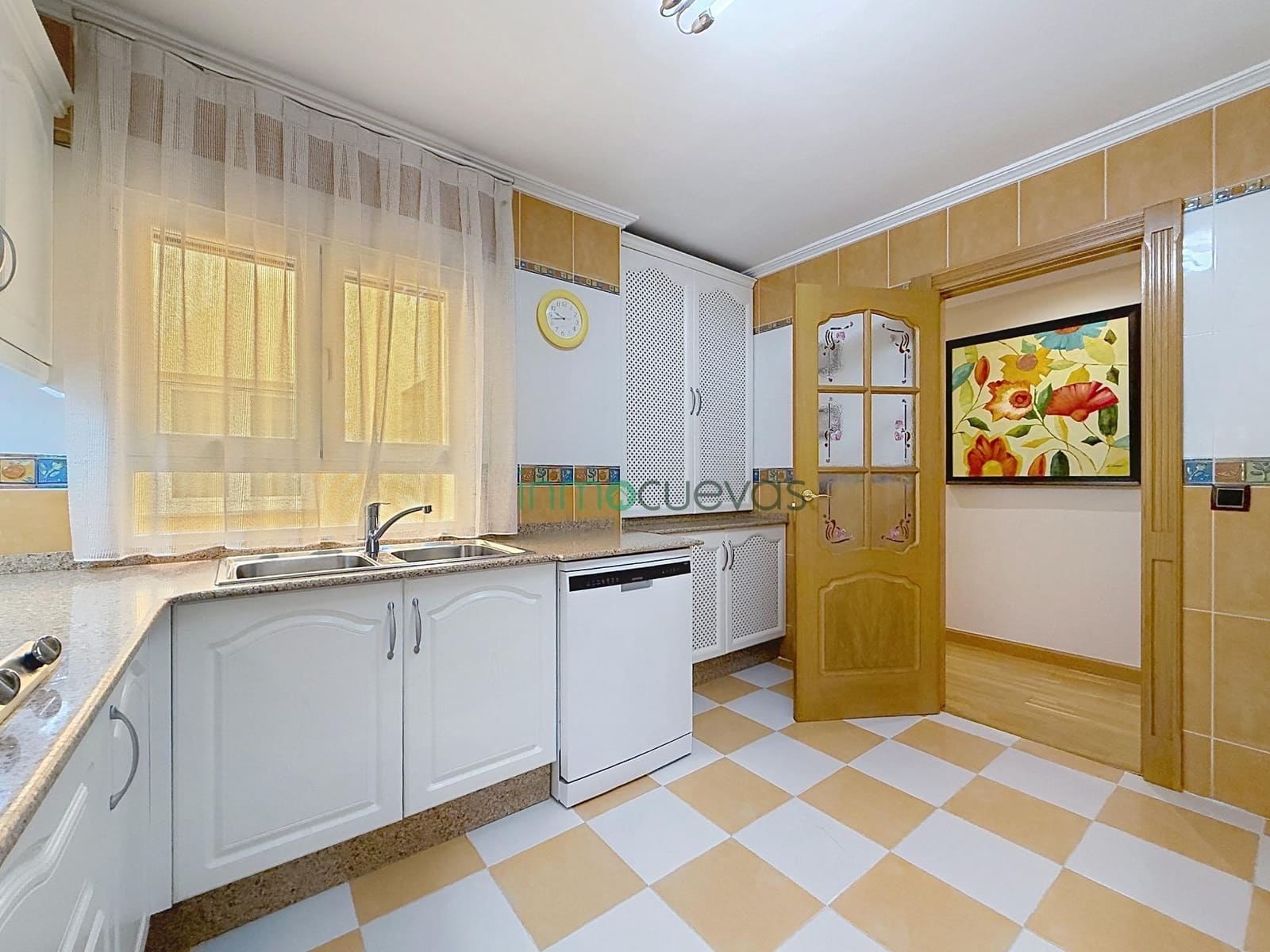 5 bedroom Flat for sale in Cuevas del Almanzora - € 160,000 (Ref: 10159824)