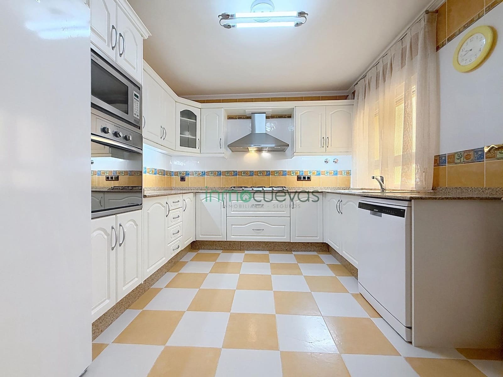 5 bedroom Flat for sale in Cuevas del Almanzora - € 160,000 (Ref: 10159824)