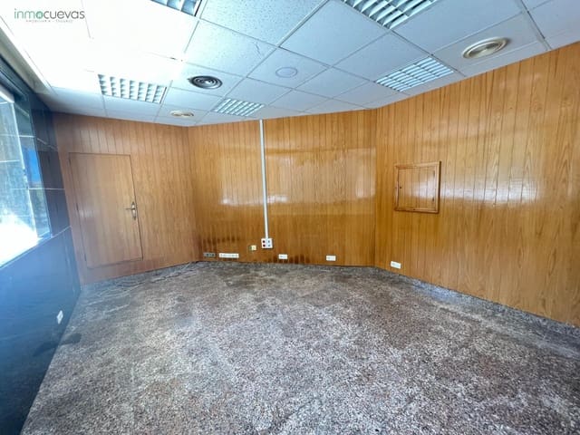 Kontor till salu i Baza med garage - 120 000 € (Ref: 7824542)