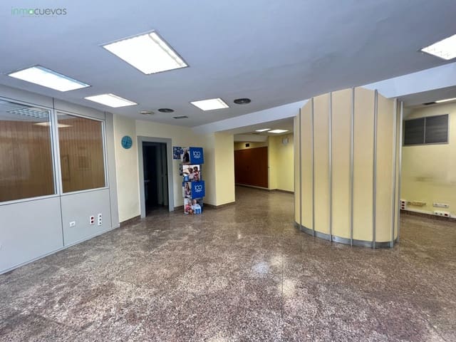 Kontor till salu i Baza med garage - 120 000 € (Ref: 7824542)