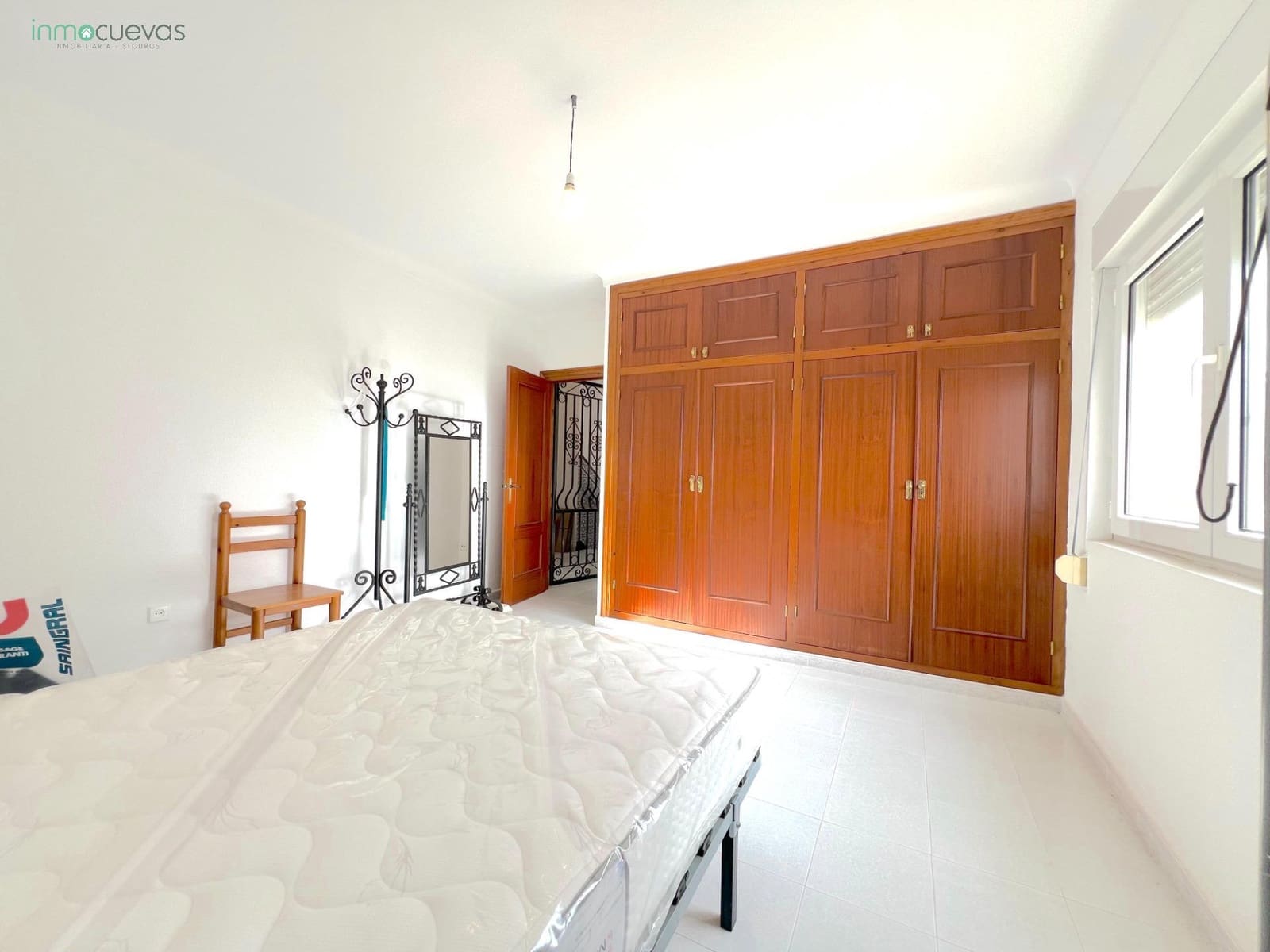 5 bedroom Villa for sale in Cuevas del Almanzora with garage - € 140,000 (Ref: 8907422)