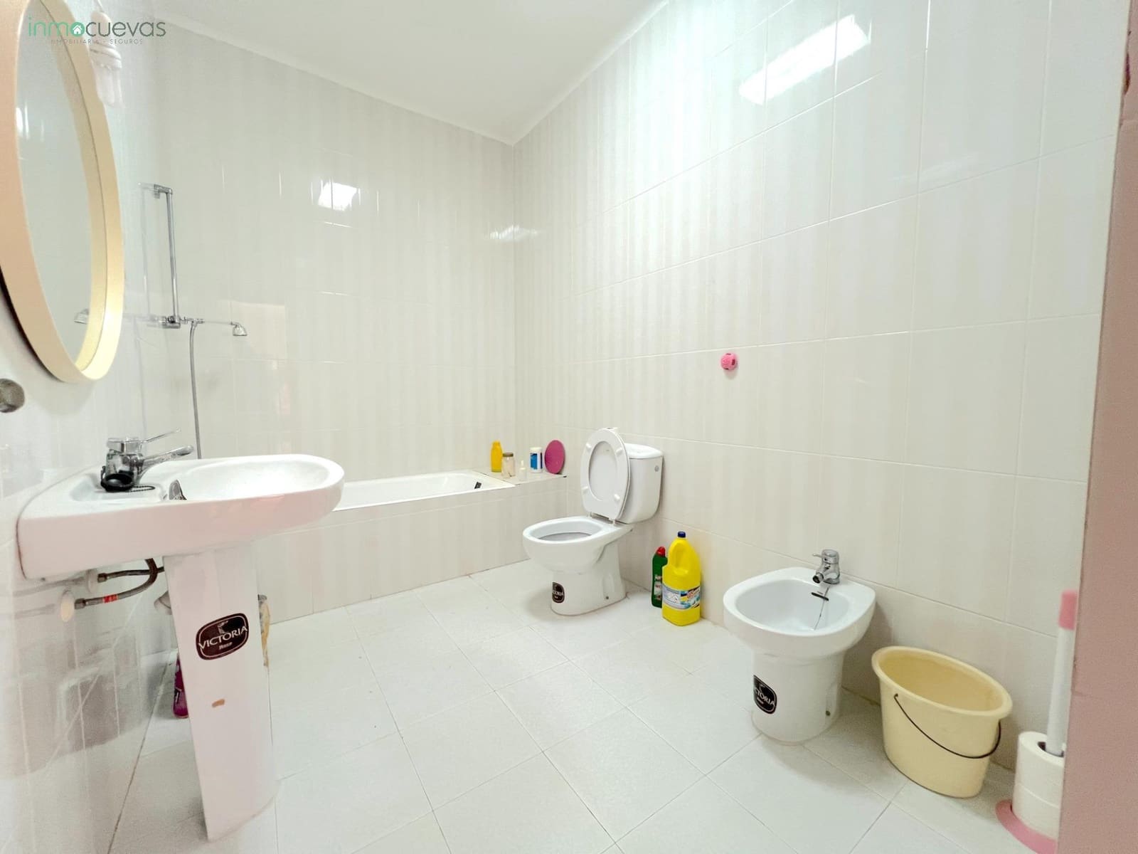 5 bedroom Villa for sale in Cuevas del Almanzora with garage - € 140,000 (Ref: 8907422)