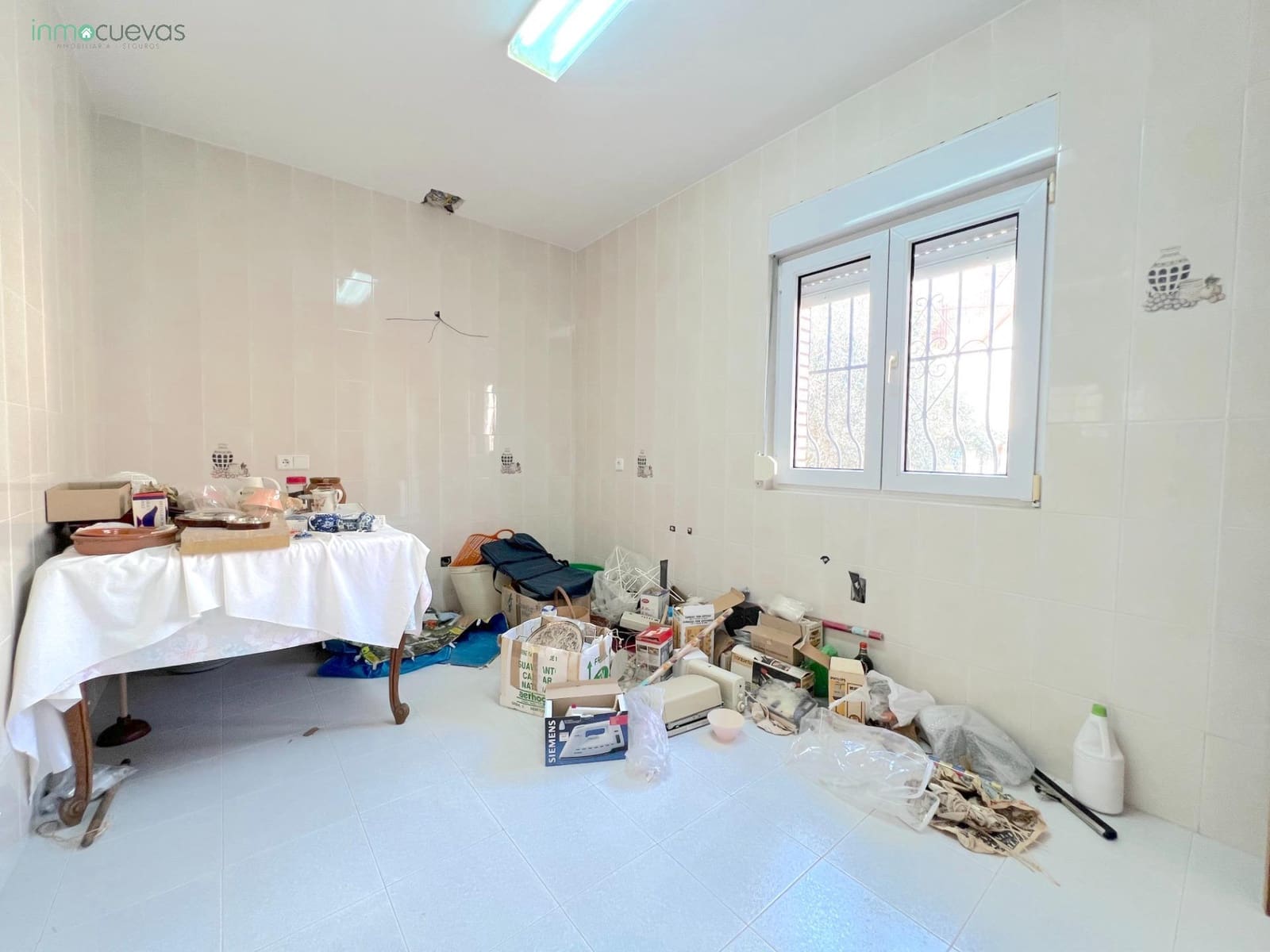 5 bedroom Villa for sale in Cuevas del Almanzora with garage - € 140,000 (Ref: 8907422)