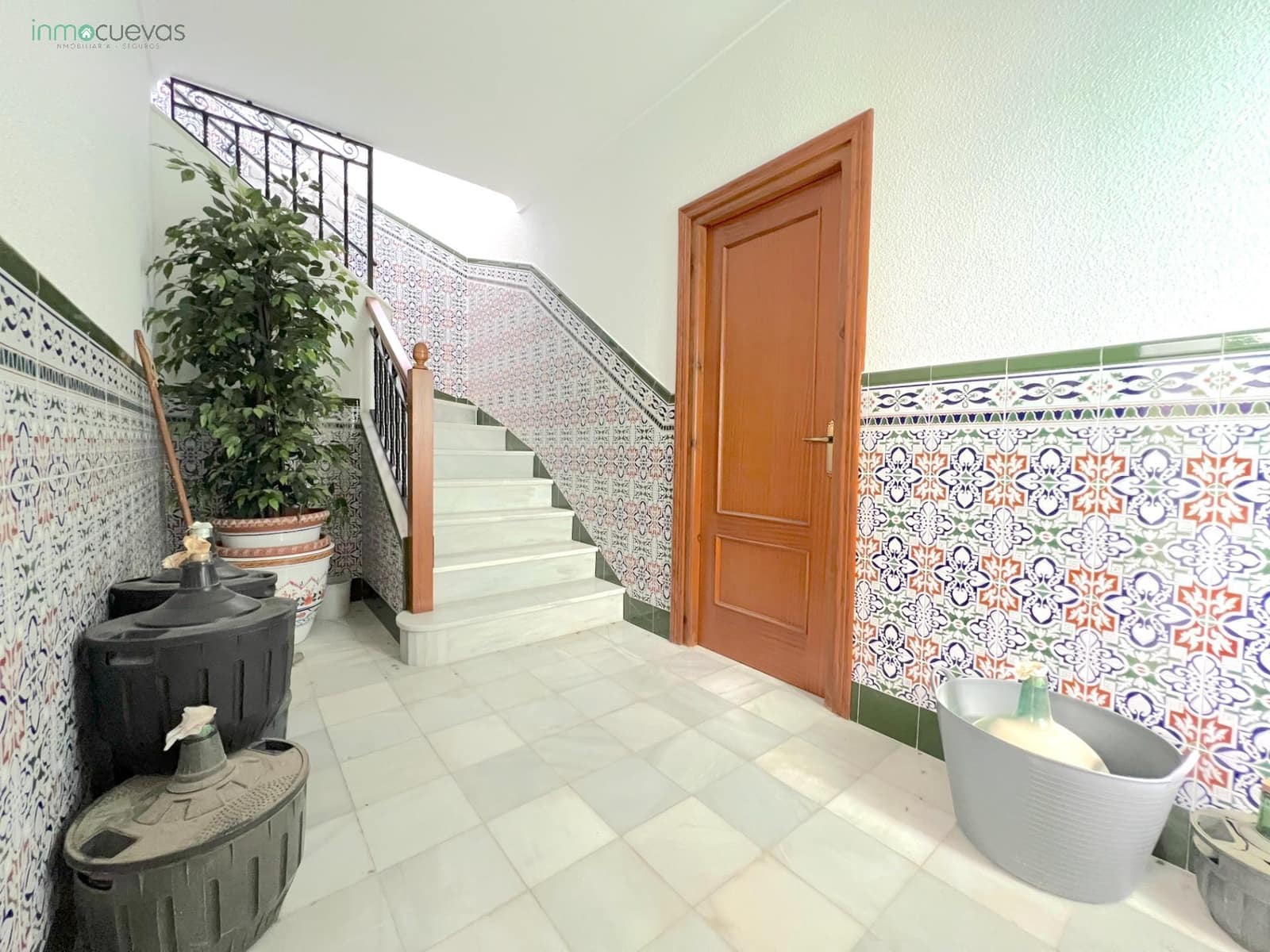 5 bedroom Villa for sale in Cuevas del Almanzora with garage - € 140,000 (Ref: 8907422)