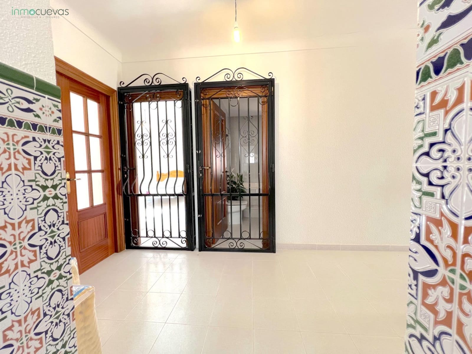 5 bedroom Villa for sale in Cuevas del Almanzora with garage - € 140,000 (Ref: 8907422)