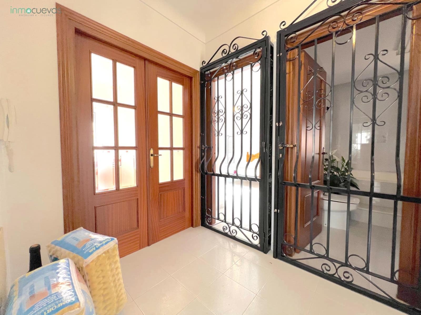 5 bedroom Villa for sale in Cuevas del Almanzora with garage - € 140,000 (Ref: 8907422)