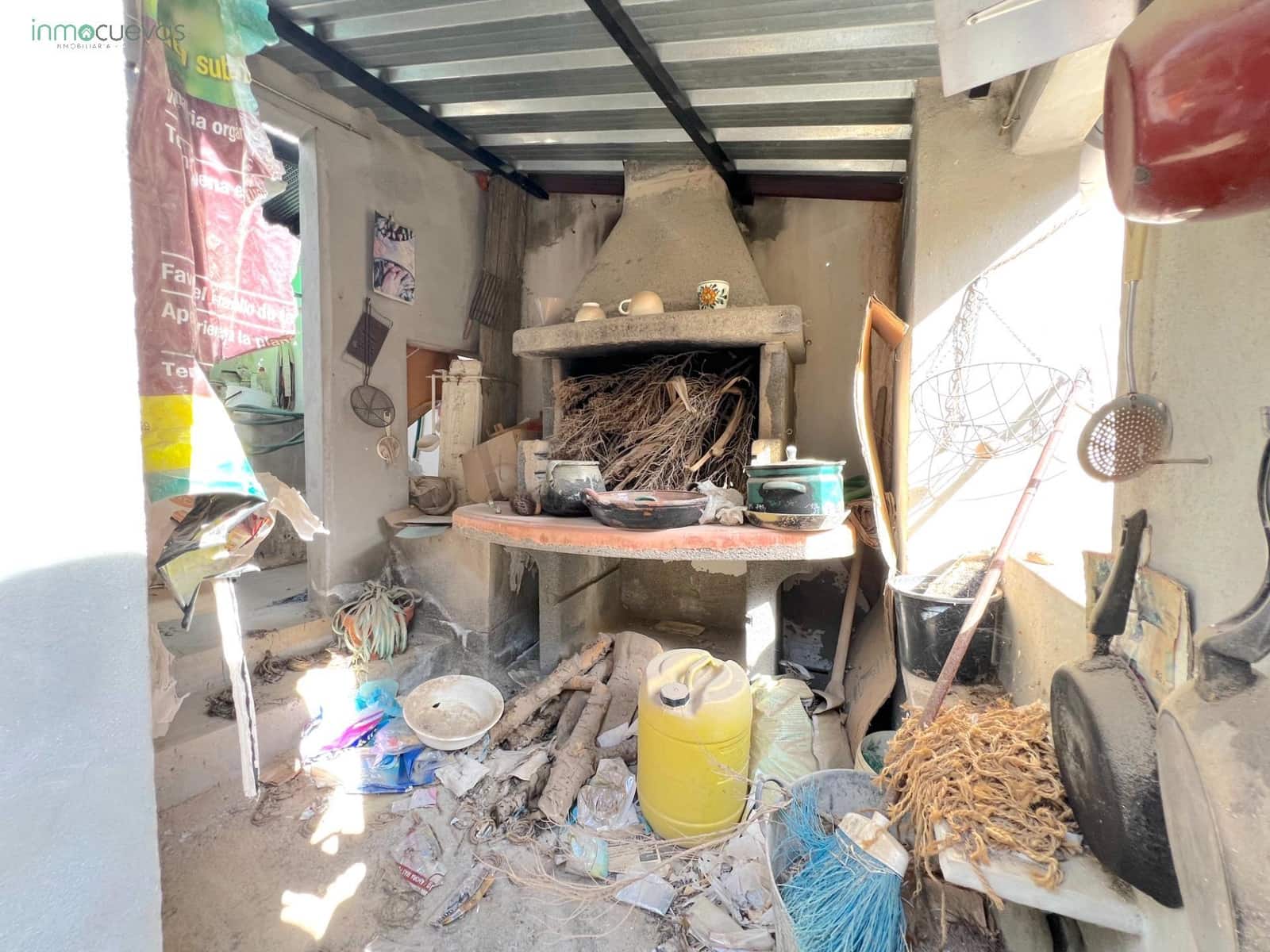 5 bedroom Villa for sale in Cuevas del Almanzora with garage - € 140,000 (Ref: 8907422)