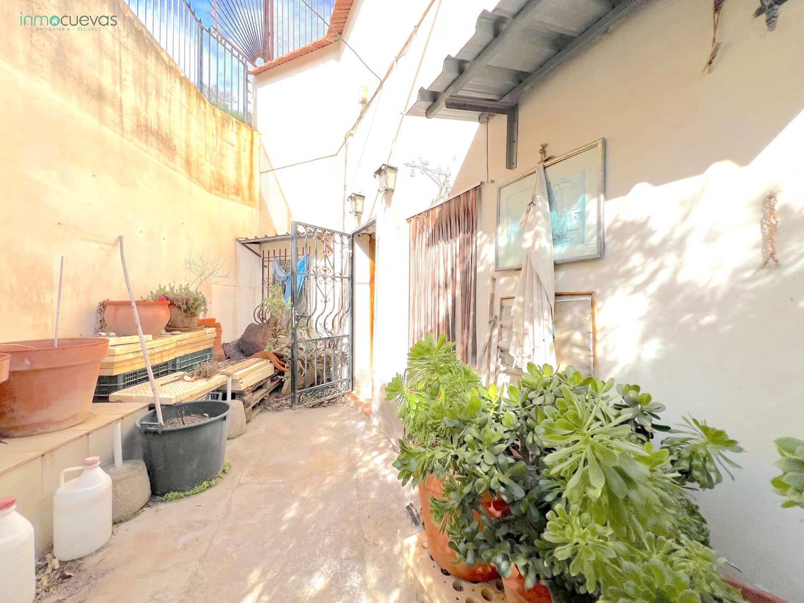 5 bedroom Villa for sale in Cuevas del Almanzora with garage - € 140,000 (Ref: 8907422)