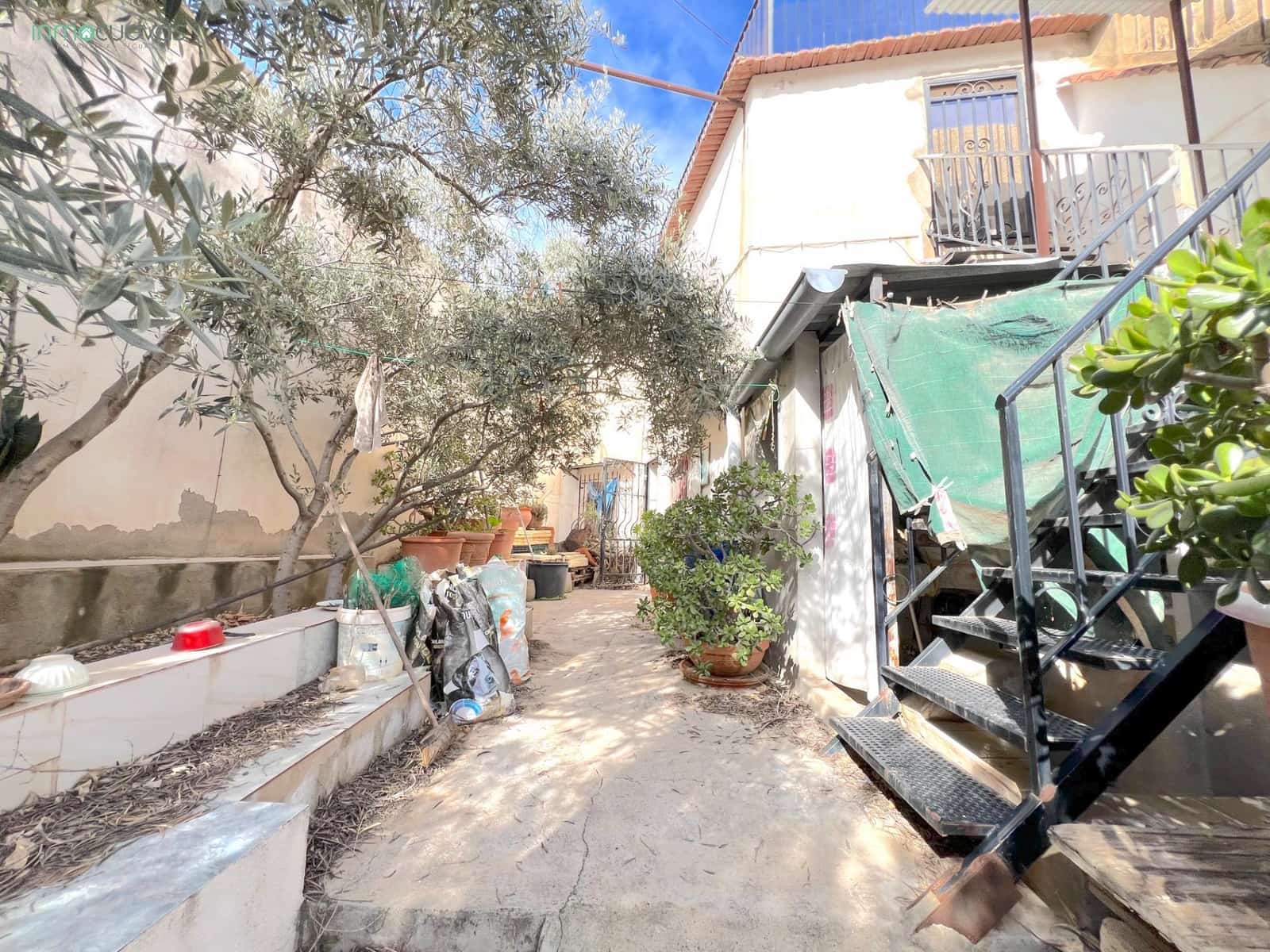 5 bedroom Villa for sale in Cuevas del Almanzora with garage - € 140,000 (Ref: 8907422)