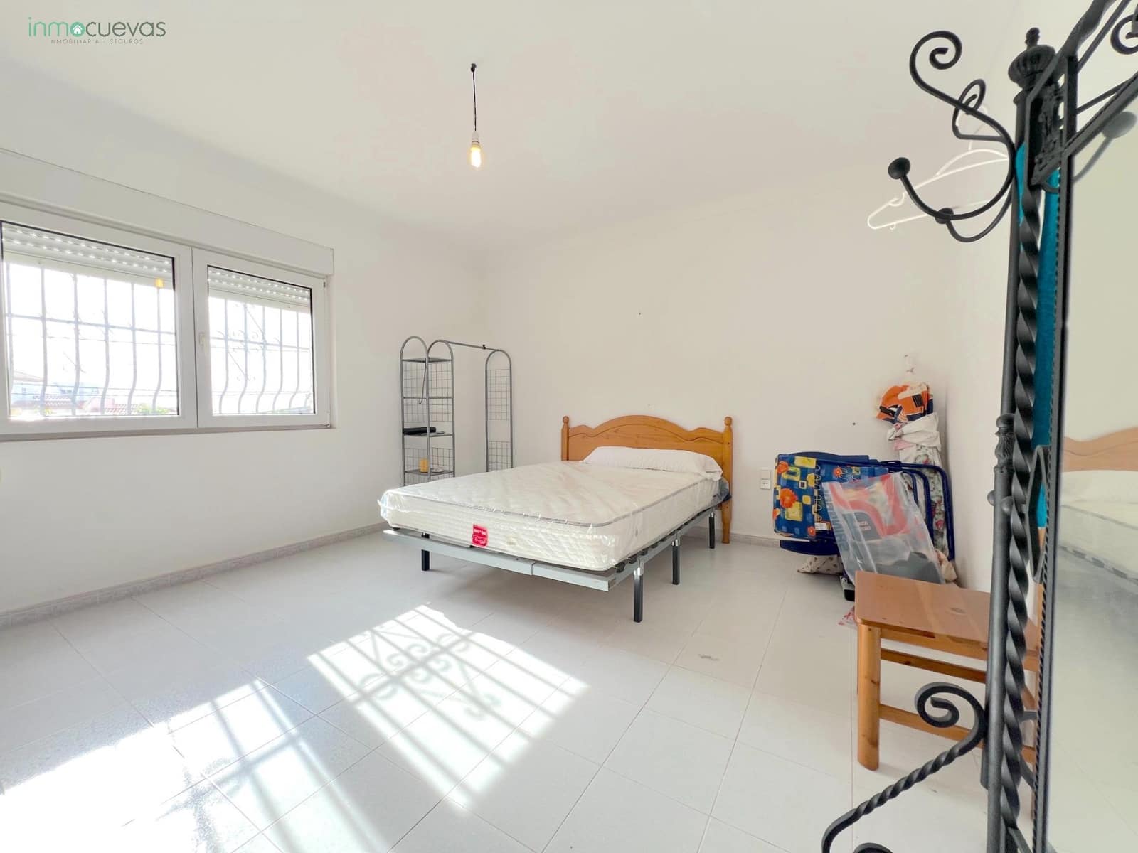 5 bedroom Villa for sale in Cuevas del Almanzora with garage - € 140,000 (Ref: 8907422)