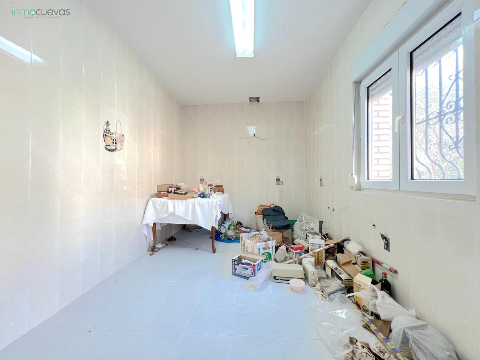 5 bedroom Villa for sale in Cuevas del Almanzora with garage - € 140,000 (Ref: 8907422)