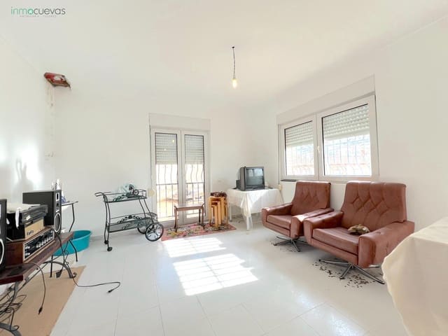 5 bedroom Villa for sale in Cuevas del Almanzora with garage - € 140,000 (Ref: 8907422)