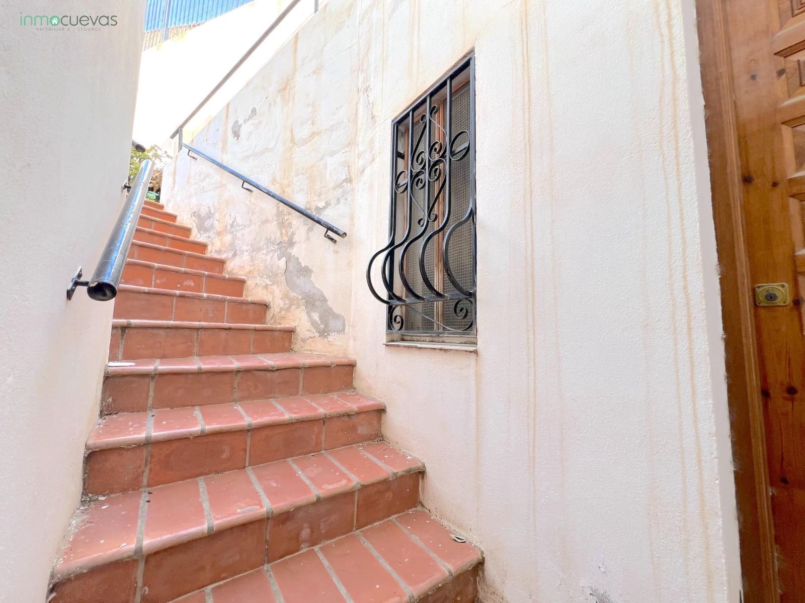 5 bedroom Villa for sale in Cuevas del Almanzora with garage - € 140,000 (Ref: 8907422)