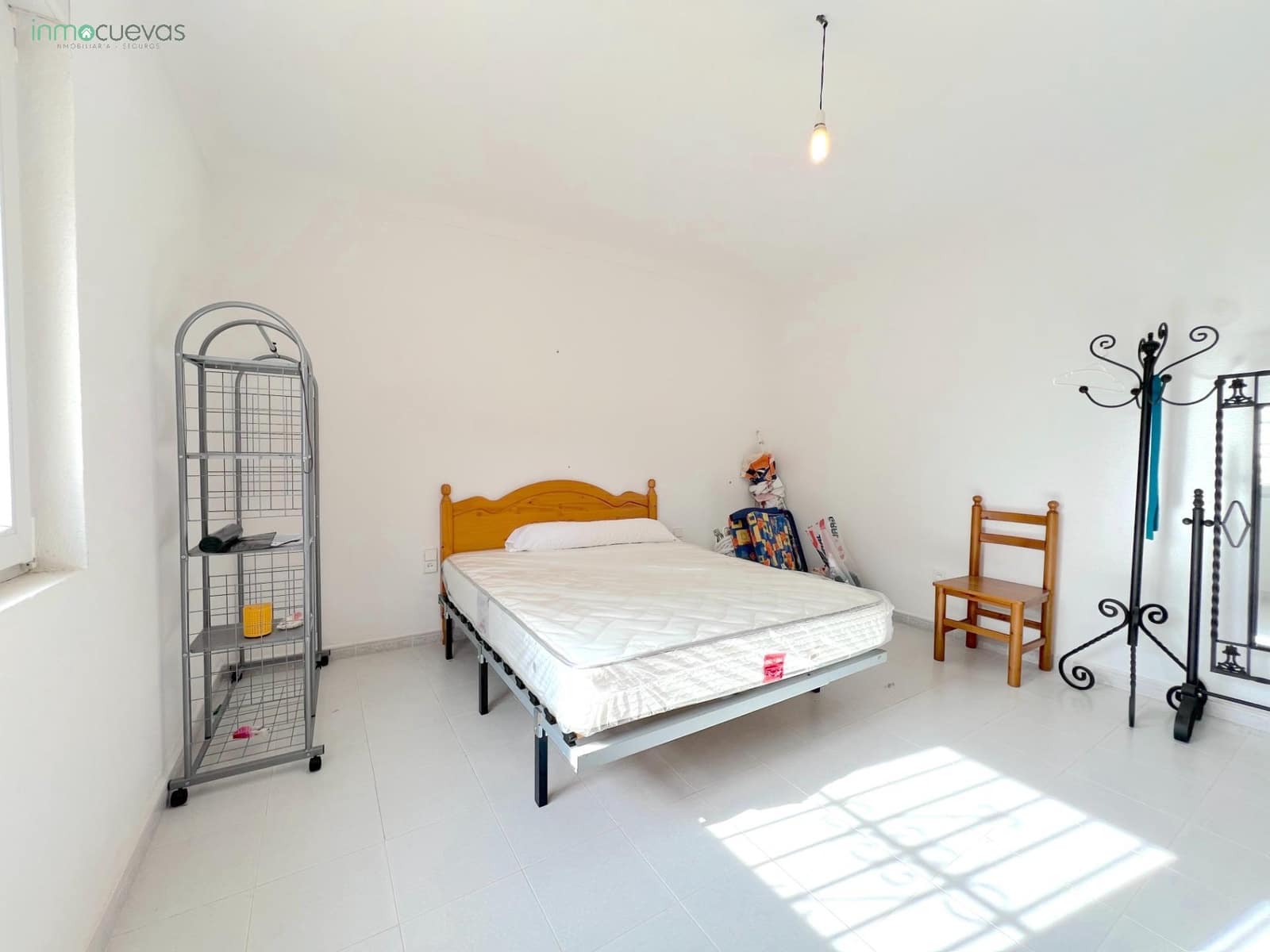 5 bedroom Villa for sale in Cuevas del Almanzora with garage - € 140,000 (Ref: 8907422)