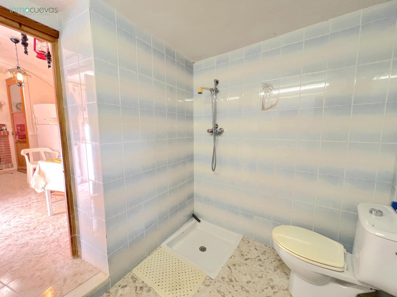 5 bedroom Villa for sale in Cuevas del Almanzora with garage - € 140,000 (Ref: 8907422)