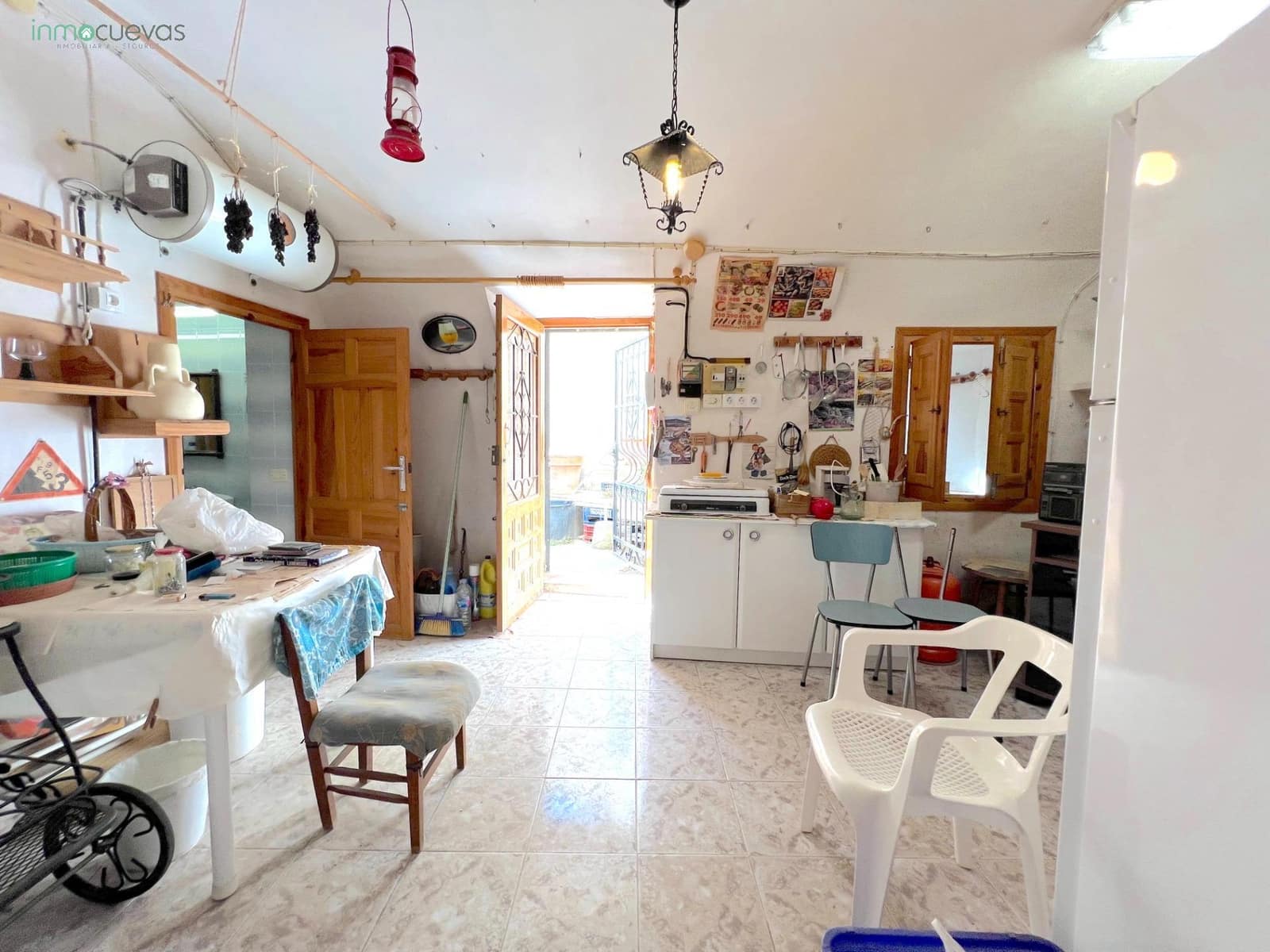 5 bedroom Villa for sale in Cuevas del Almanzora with garage - € 140,000 (Ref: 8907422)