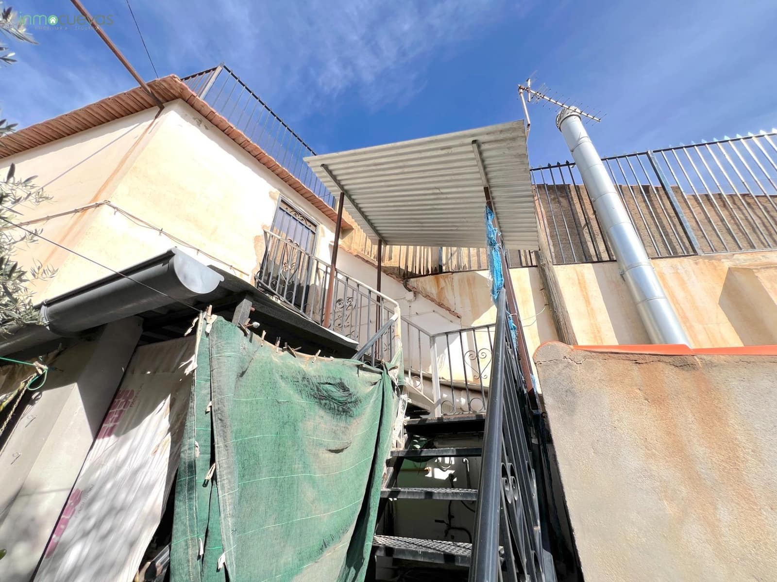 5 bedroom Villa for sale in Cuevas del Almanzora with garage - € 140,000 (Ref: 8907422)