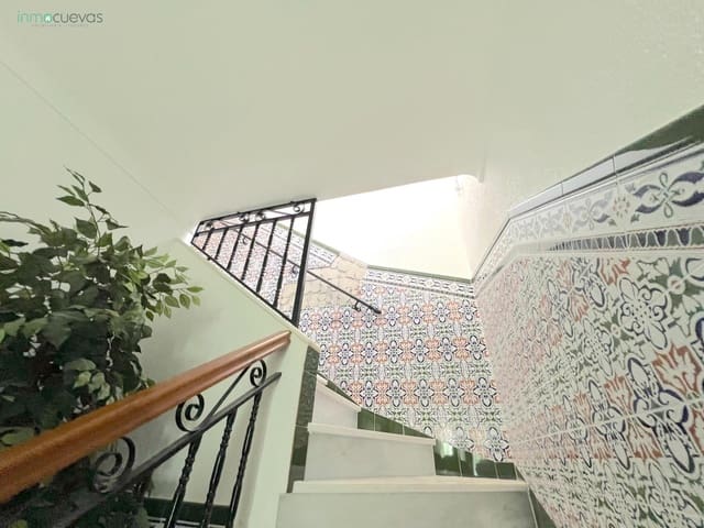 5 bedroom Villa for sale in Cuevas del Almanzora with garage - € 140,000 (Ref: 8907422)