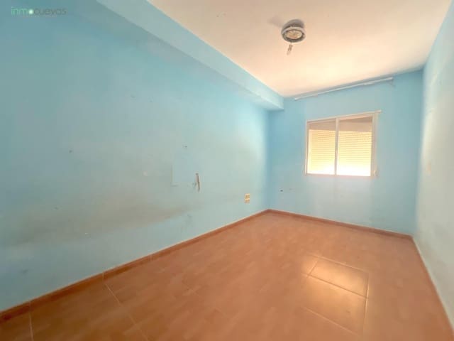 2 slaapkamer Flat te koop in Almería stad - € 117.000 (Ref: 9349655)