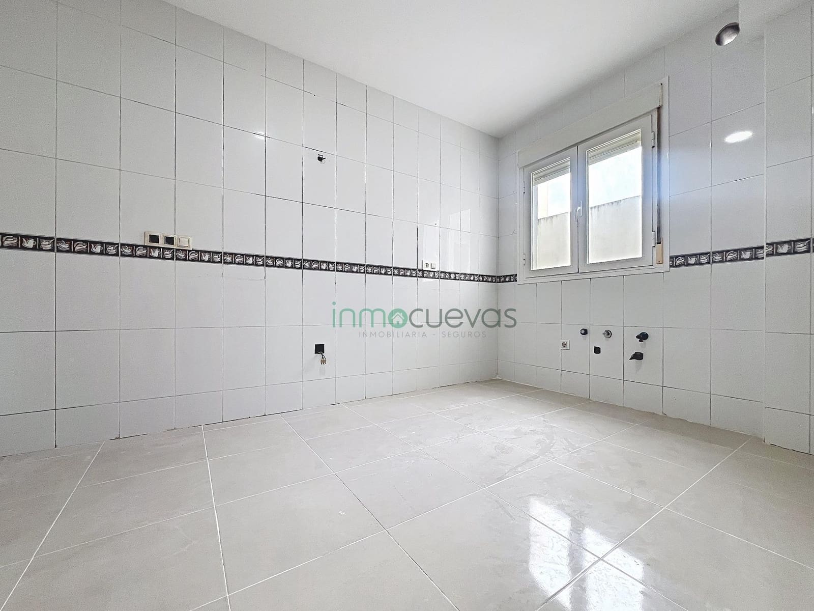 4 bedroom Flat for sale in Cuevas del Almanzora - € 125,000 (Ref: 9712070)