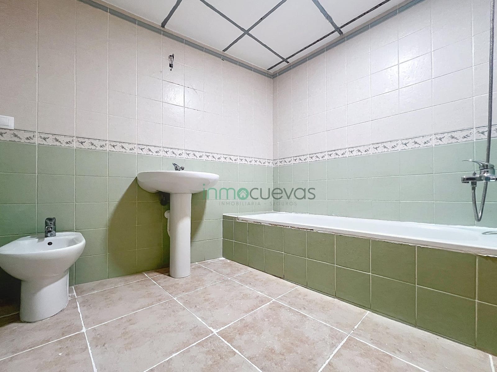 4 bedroom Flat for sale in Cuevas del Almanzora - € 125,000 (Ref: 9712070)