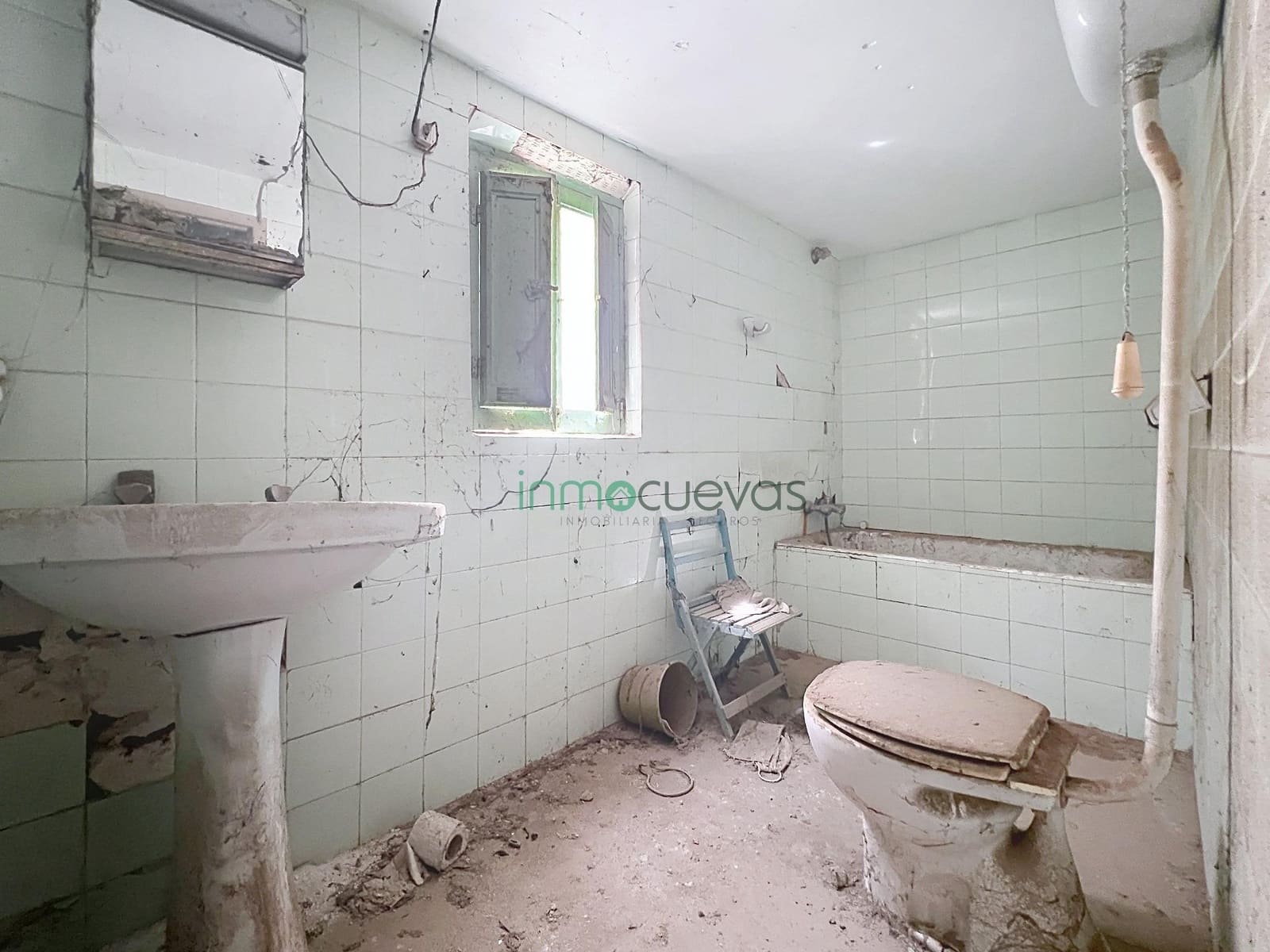 4 bedroom Semi-detached Villa for sale in Cuevas del Almanzora - € 45,000 (Ref: 9721796)