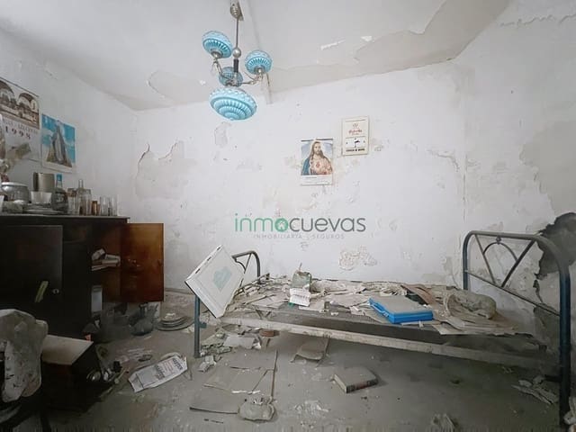 4 bedroom Semi-detached Villa for sale in Cuevas del Almanzora - € 45,000 (Ref: 9721796)