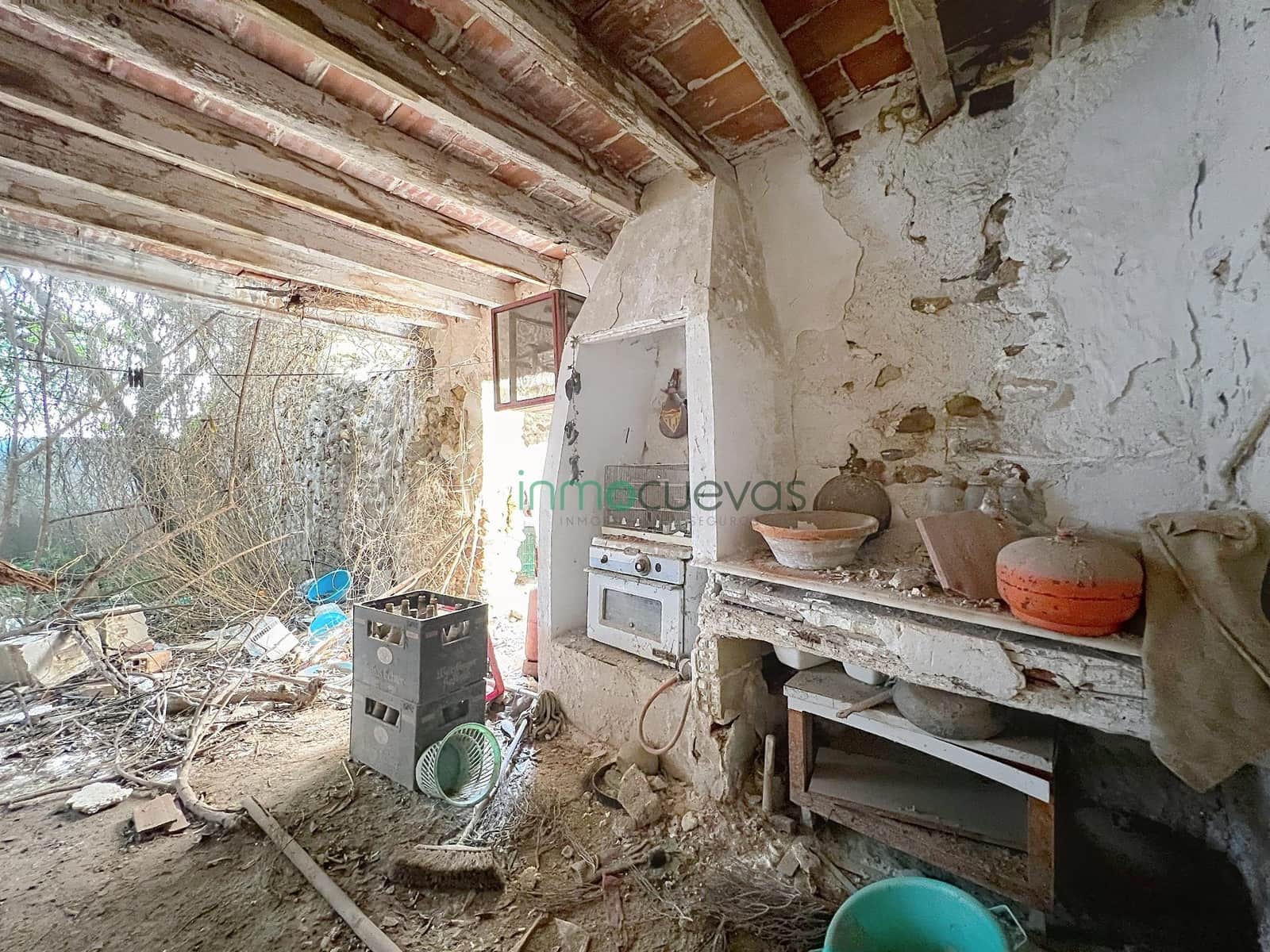 4 bedroom Semi-detached Villa for sale in Cuevas del Almanzora - € 45,000 (Ref: 9721796)