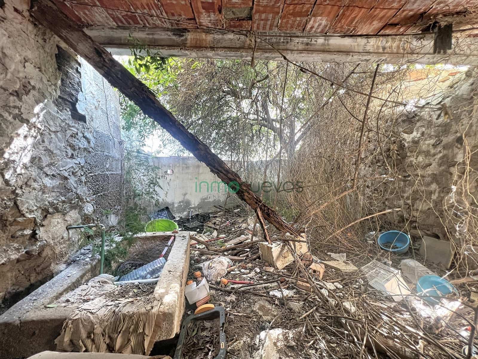 4 bedroom Semi-detached Villa for sale in Cuevas del Almanzora - € 45,000 (Ref: 9721796)