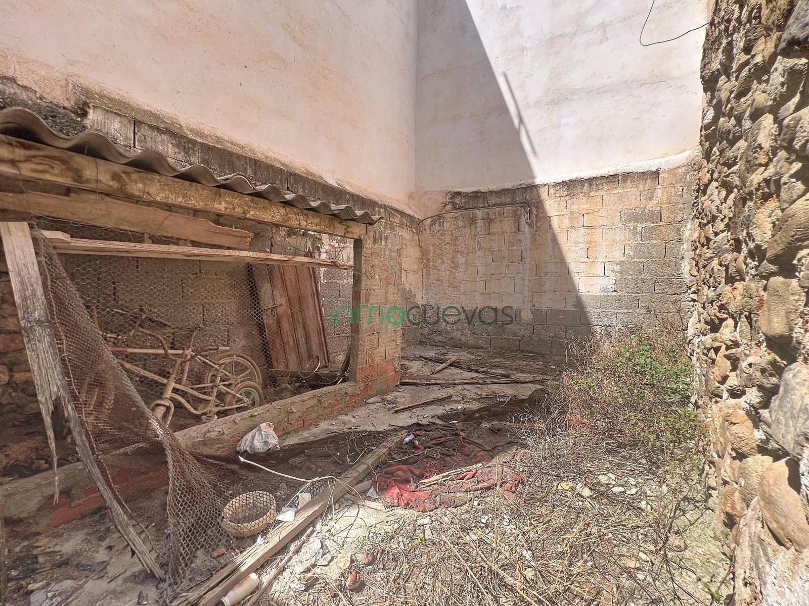 4 bedroom Semi-detached Villa for sale in Cuevas del Almanzora - € 45,000 (Ref: 9721796)