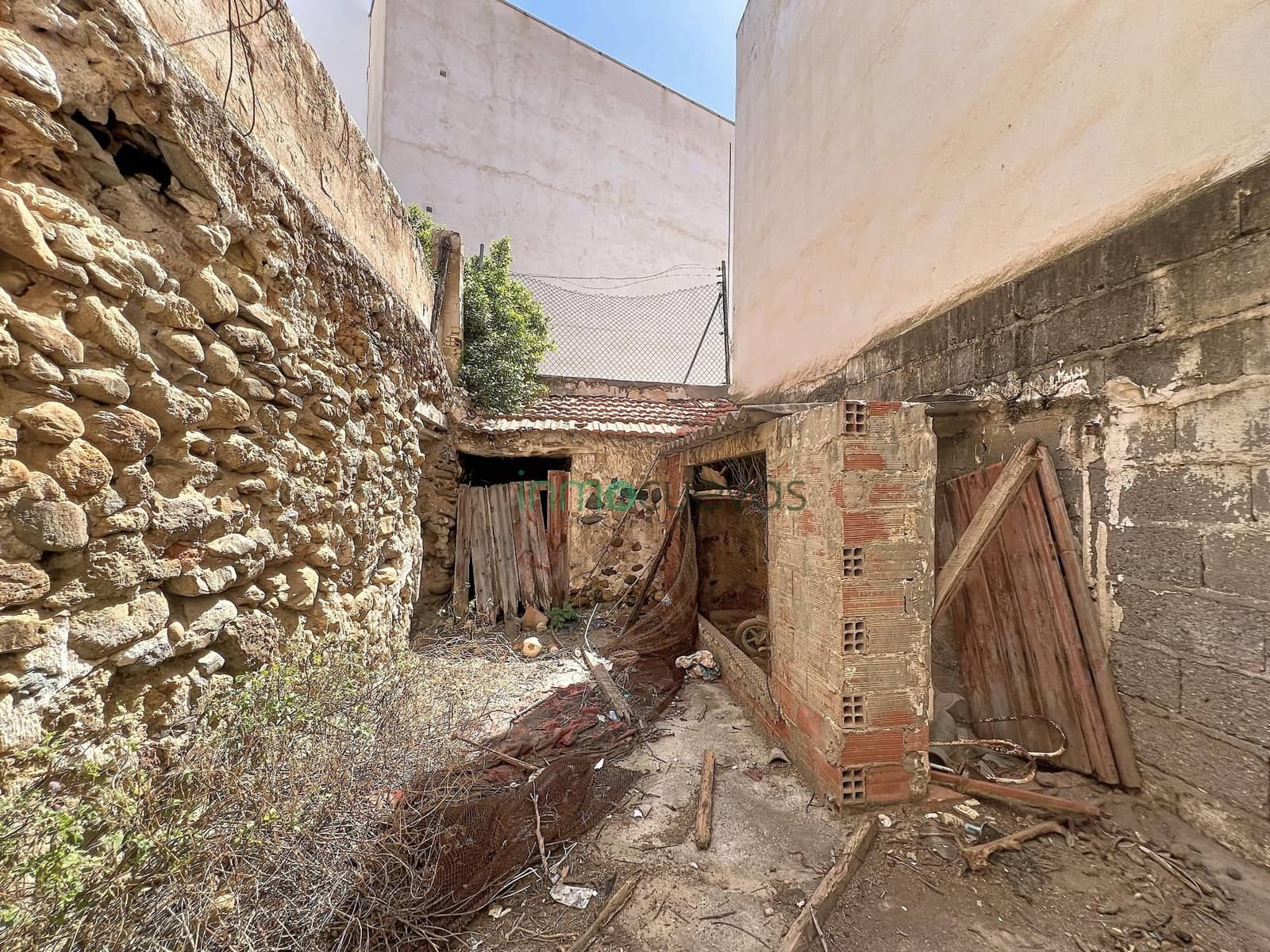 4 bedroom Semi-detached Villa for sale in Cuevas del Almanzora - € 45,000 (Ref: 9721796)