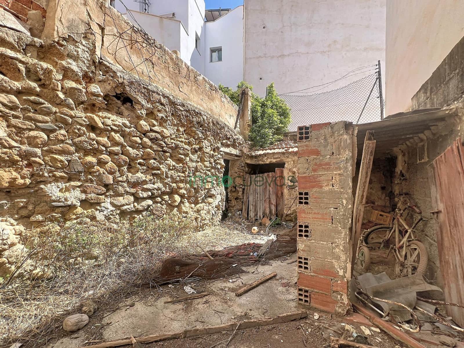 4 bedroom Semi-detached Villa for sale in Cuevas del Almanzora - € 45,000 (Ref: 9721796)