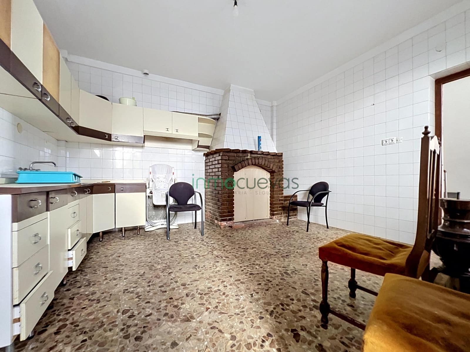 6 bedroom Terraced Villa for sale in Zurgena with garage - € 124,999 (Ref: 9843604)