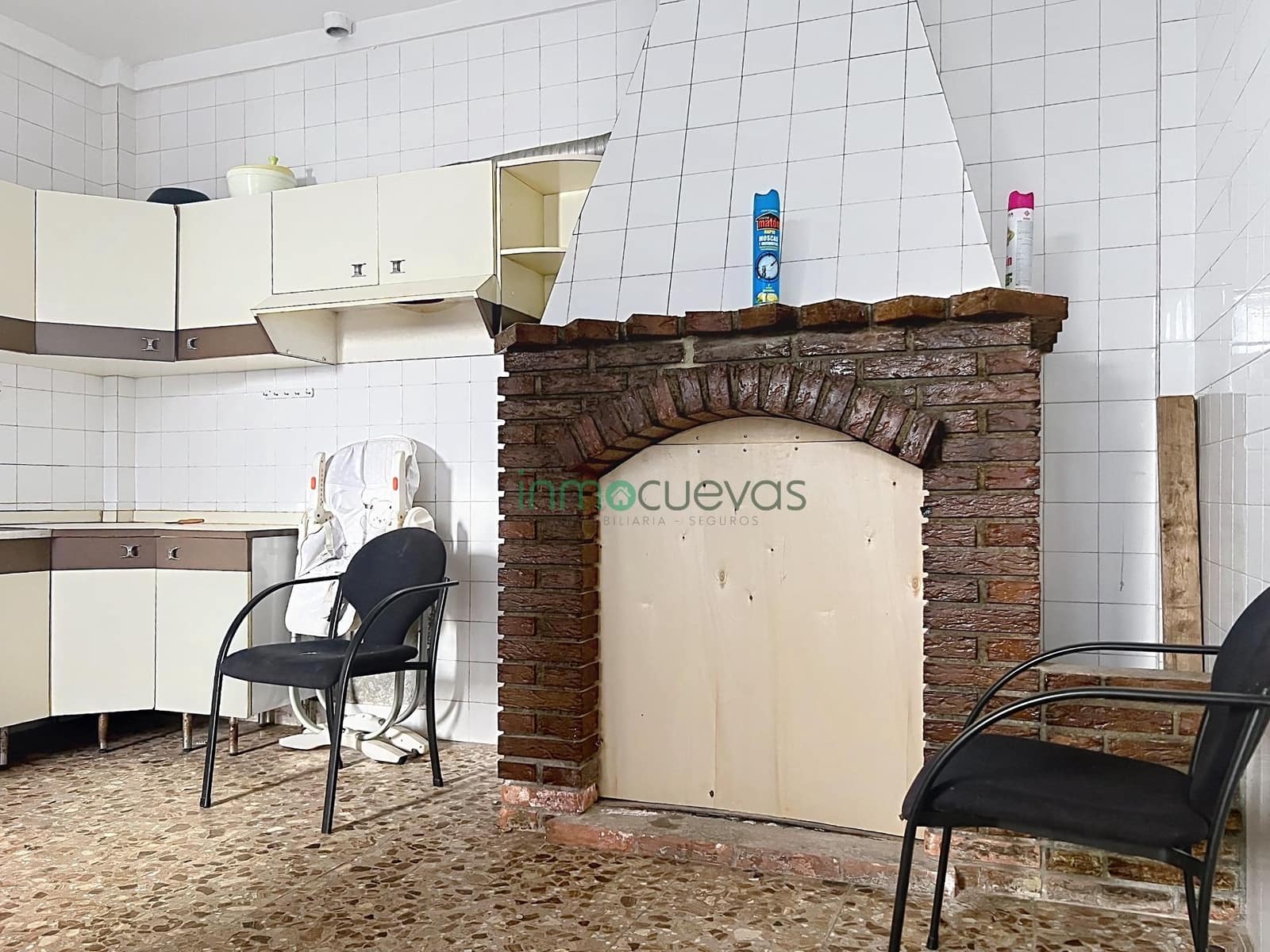 6 bedroom Terraced Villa for sale in Zurgena with garage - € 124,999 (Ref: 9843604)