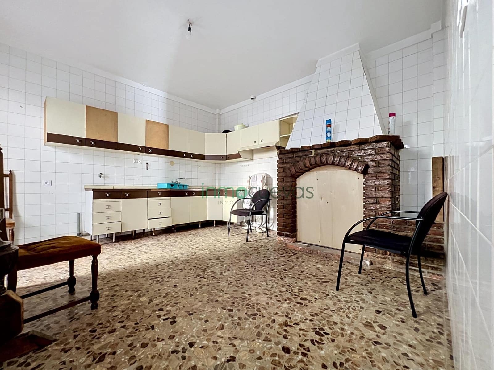 6 bedroom Terraced Villa for sale in Zurgena with garage - € 124,999 (Ref: 9843604)