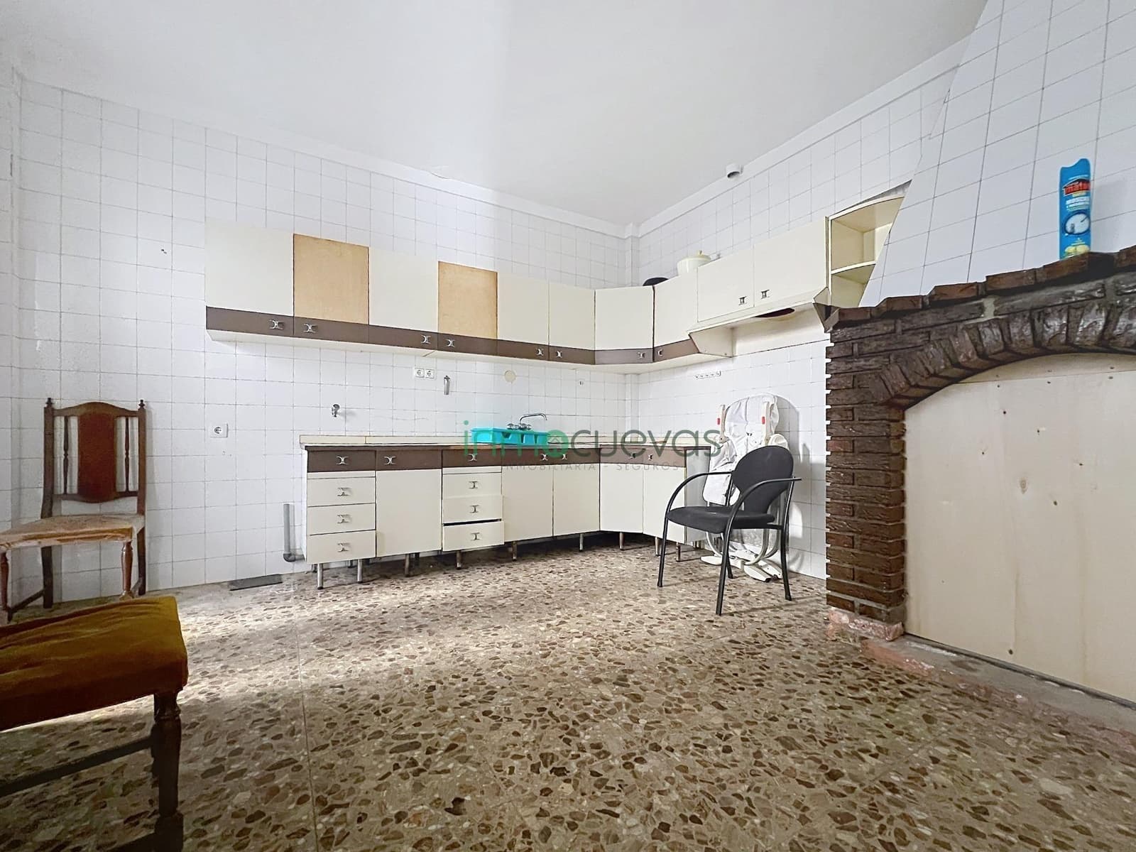 6 bedroom Terraced Villa for sale in Zurgena with garage - € 124,999 (Ref: 9843604)