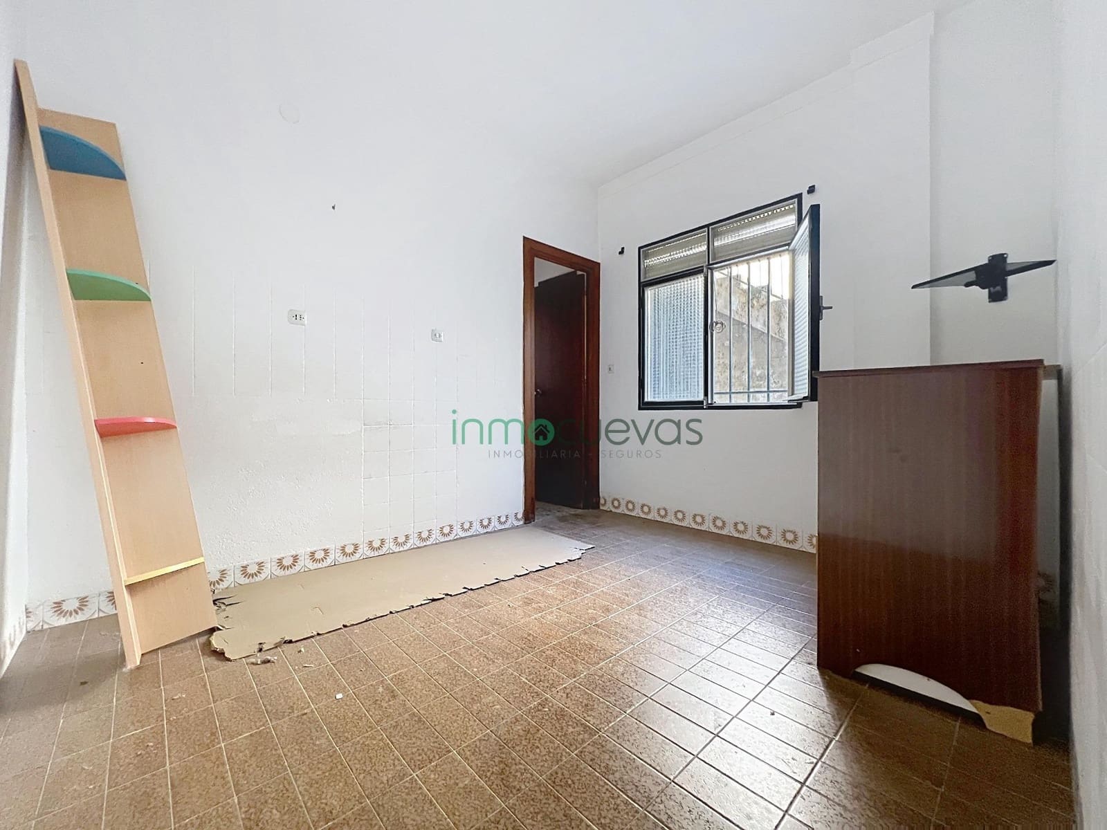 6 bedroom Terraced Villa for sale in Zurgena with garage - € 124,999 (Ref: 9843604)