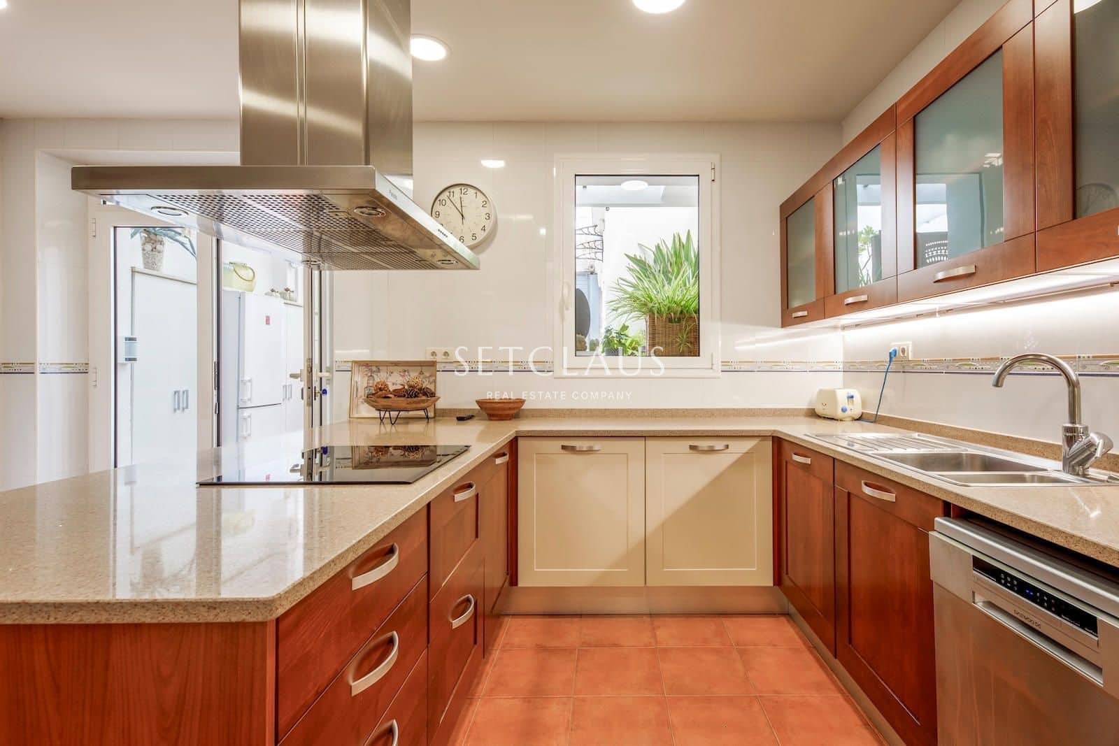 4 bedroom Villa for sale in El Masnou with garage - € 884,000 (Ref: 10043476)