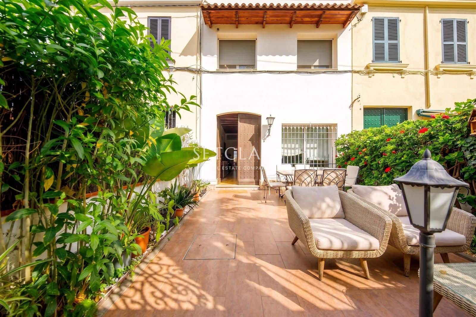 4 bedroom Villa for sale in El Masnou with garage - € 884,000 (Ref: 10043476)