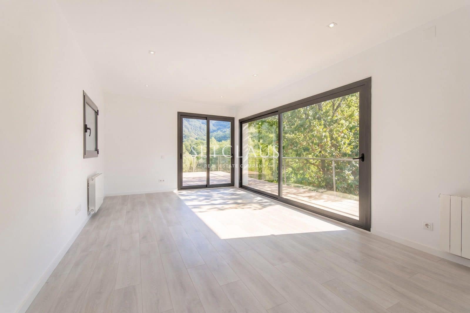 5 bedroom Villa for sale in Les Planes with pool garage - € 1,490,000 (Ref: 10043478)